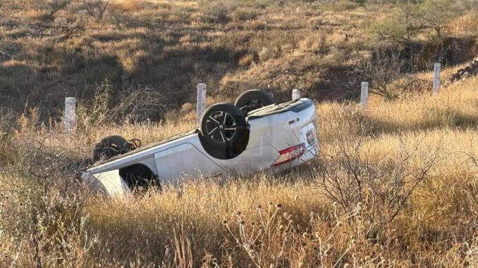 Volcadura en la vía corta a Parral deja dos mujeres lesionadas