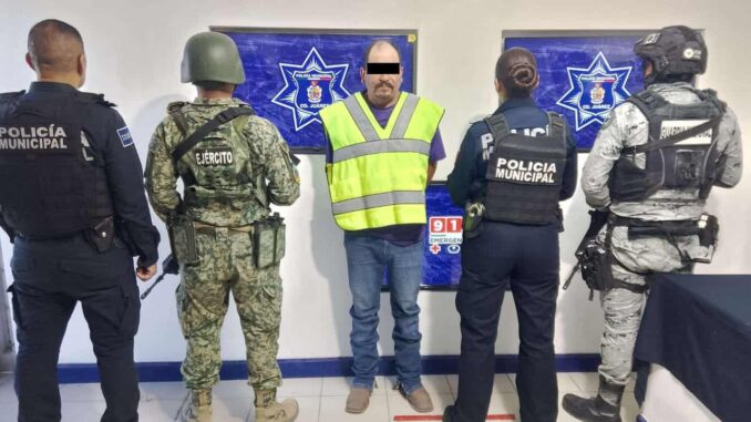 Liberan a mujer secuestrada en el aeropuerto; detienen a su captor