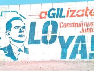 Bardas con la imagen de Gilberto Loya Chávez aparecen en Ciudad Juárez