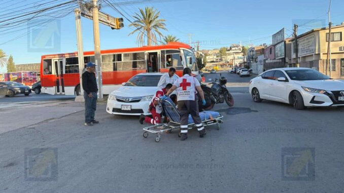 Motociclista lesionado tras choque en Silvestre Terrazas y 68ª