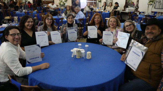 Entrega Estado estímulos a Personal de Apoyo y Asistencia a la Educación del Subsistema Federal en Juárez