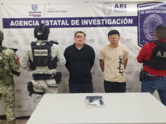 Detienen a dos adultos y un menor de edad por usurpación de funciones y portación de arma de fuego