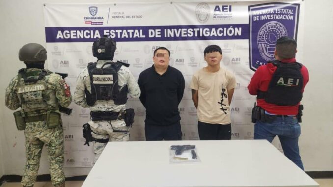 Detienen a dos adultos y un menor de edad por usurpación de funciones y portación de arma de fuego