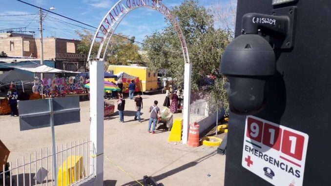 Despliegan operativo especial por Día de Muertos para proteger a familias en cementerios