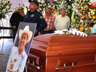 despiden a Carlos Manzo entre indignación y protestas