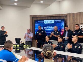 Entrega DSPM equipos de protección a Bomberos  y reciben incentivo junto con policías