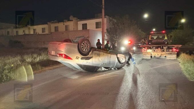 Conductor de 65 años vuelca su vehículo en Villas Nueva España; manejaba borracho