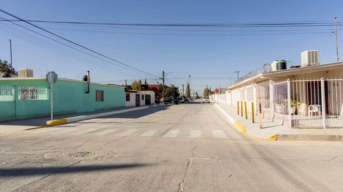 Entrega Marco Bonilla pavimentación de cuatro calles de la colonia Revolución