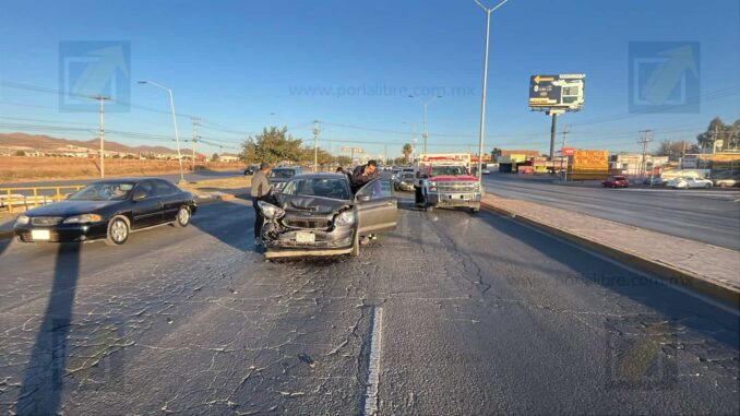 Choque por alcance causa congestionamiento en avenida Los Nogales