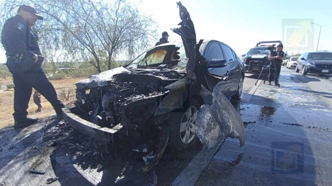 Incendio vehicular provoca caos en la carretera Chihuahua–Aldama