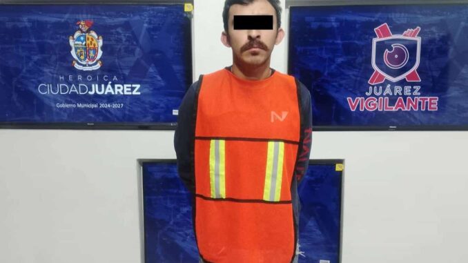 Arrestan a conductor que huyó a toda velocidad y causó daños en Bosques de Salvarcar