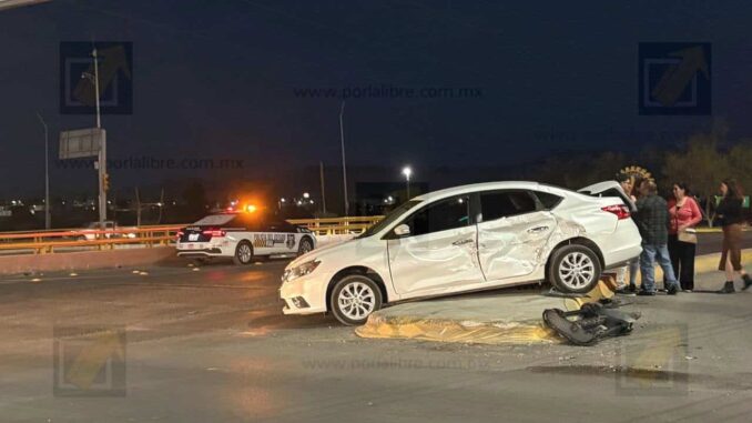 Choque en cruce de Vialidad Nogales y Tecnológico deja una mujer lesionada