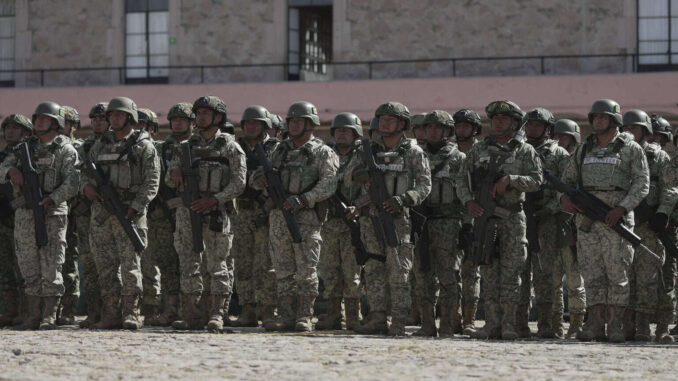 Detienen a siete y decomisan explosivos en Michoacán