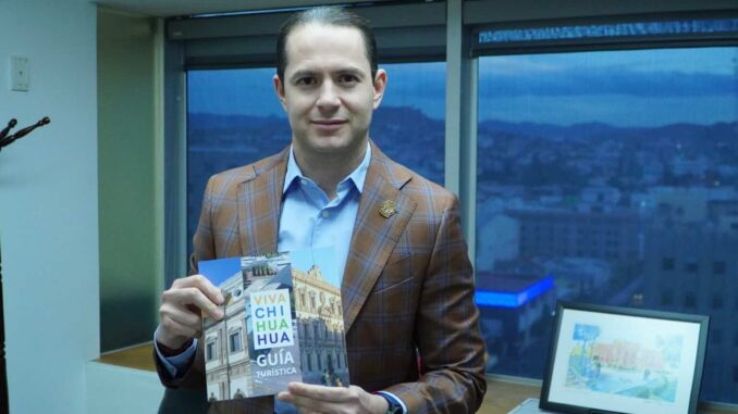 José Luis Villalobos reconoce aporte de la guía «Viva Chihuahua» a la difusión turística de la capital