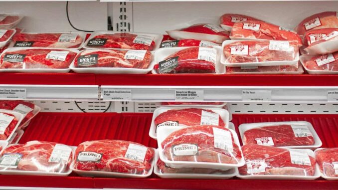 EE.UU. acusa a migrantes del aumento del costo de la carne