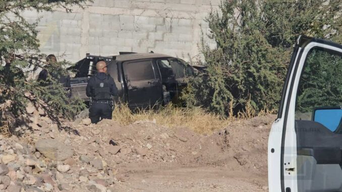 Confirman un segundo ejecutado en la pickup encontrada en Ejido El Fresno