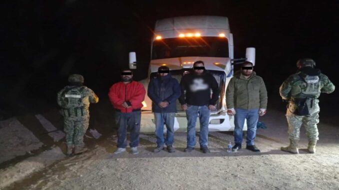 Ejército asegura pipa con 27 mil litros de gasolina y detiene a cuatro hombres en El Sauz