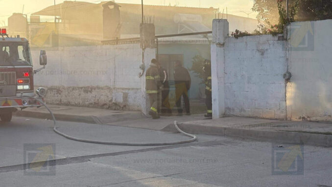 Se registra incendio en casa de Villa Juárez
