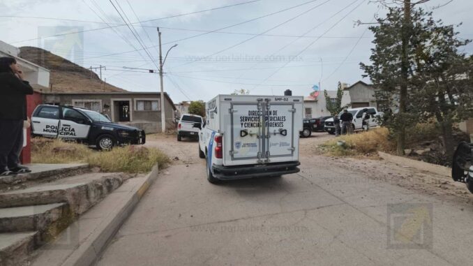 Hallan cuerpo maniatado envuelto en cobija en un terreno baldío de la colonia Cerro de la Cruz