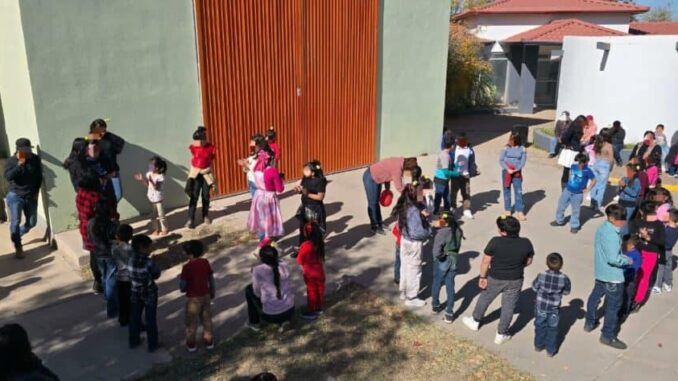 La Comisión de Atención Víctimas en Nuevo Casas Grandes realiza “Encuentro Navideño 2025” para familias