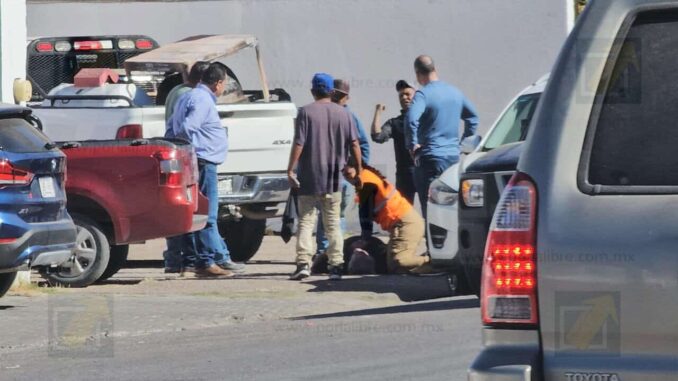 Muere hombre al caerle un aire acondicionado en la colonia San Felipe