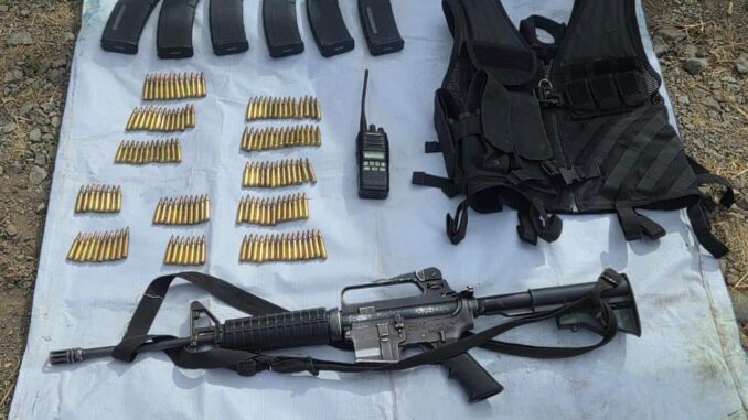 Célula BOII detiene a hombre con arma y más de 100 cartuchos