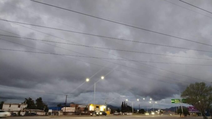 Emiten alerta por vientos en gran parte de la entidad y heladas en la región serrana