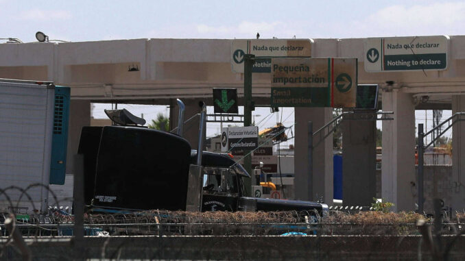 EE.UU. restringe visados a transportistas mexicanos por «facilitar migración ilegal»