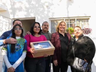 Maru Campos entrega vivienda a familia juarense en situación de vulnerabilidad