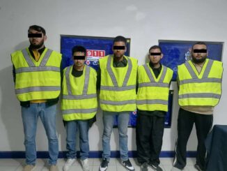 Detienen a 5 por dispararle a un hombre mientras manejaba