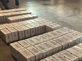 Distribuye Secretaría de Hacienda placas metálicas a las recaudaciones de Juárez y Chihuahua