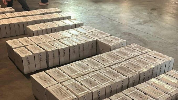 Distribuye Secretaría de Hacienda placas metálicas a las recaudaciones de Juárez y Chihuahua