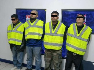 Arrestan a 4 en vehículo robado, portaban arma de fuego