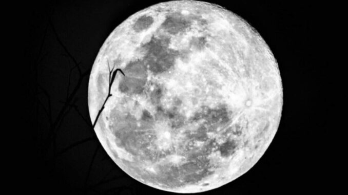 Espectáculo esta noche con una superluna llena que alcanzará su máxima altura sobre el horizonte