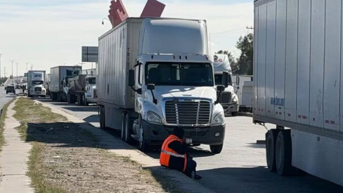Agricultores levantan bloqueos y reabren puentes internacionales en Ciudad Juárez