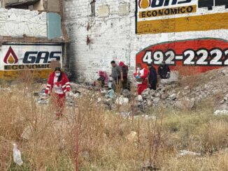 Hombre sufre sobredosis en terreno baldío; es trasladado de emergencia a un hospital