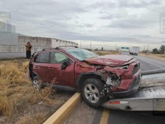Se registra volcadura en carretera a Juárez