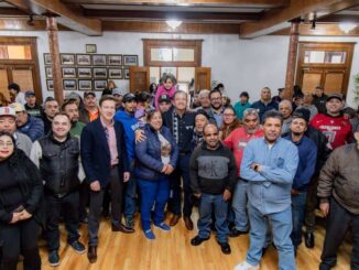 Llega la Navidad a los boleros del Centro; Marco Bonilla entregó apoyos por su trabajo