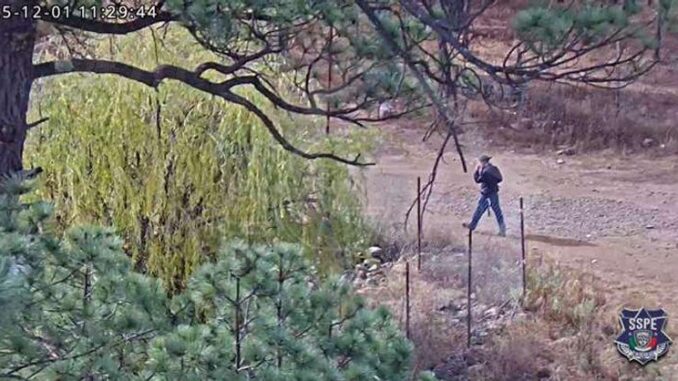 Capturan a sujeto armado en la salida de Guachochi tras dar seguimiento con cámaras de vigilancia