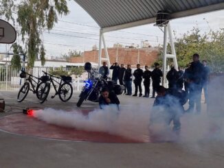 Enseña Bomberos a estudiantes a ponerse a salvo en caso de siniestro en casa