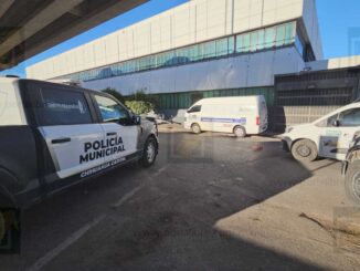 Resguardan la FGE tras detención de tres hombres y aseguramiento de arsenal en la colonia Villa