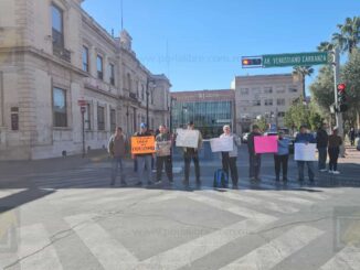 Jubilados  y pensionados de la UACh paralizan el Centro para exigir la restitución de su fideicomiso