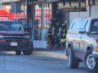 Incendio consume talabartería en el Centro