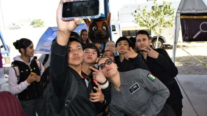 Lleva Fiscalía feria de servicios gratuitos a la colonia Camino Real de la ciudad de Chihuahua