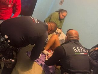 Asisten municipales a mujer en labor de parto