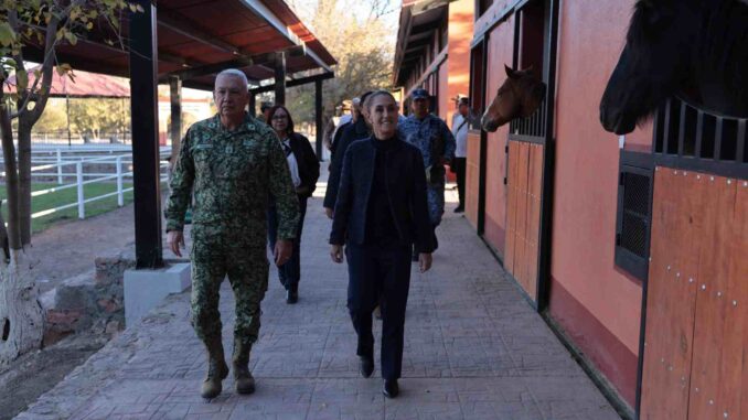Claudia Sheinbaum y general secretario Trevilla visitan el Campo Militar de Santa Gertrudis, en Chihuahua