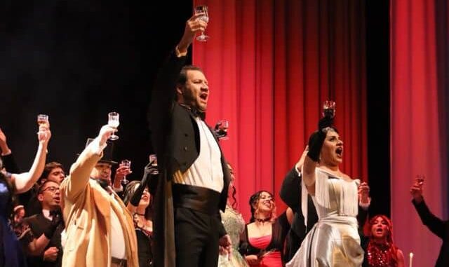 Conquista “La Traviata” a chihuahuenses con más de 100 artistas en escena en el Teatro de los Héroes