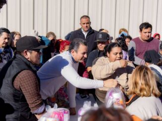 Recibe comunidad evangélica del KM 33 en Ciudad Juárez al alcalde Marco Bonilla