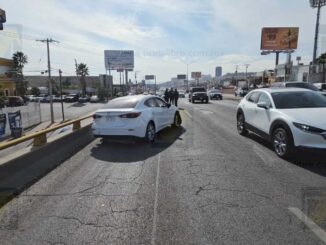 Pierde el control por exceso de velocidad en el Juventud