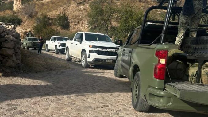 Asegura célula BOII dos vehículos tras reporte de disparos en Nonoava